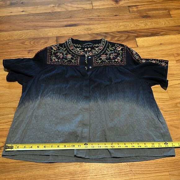 ZARA Blue/Grey Ombré Floral Embroidered Cotton Top, Hidden Button Front Sz Large - Picture 13 of 15